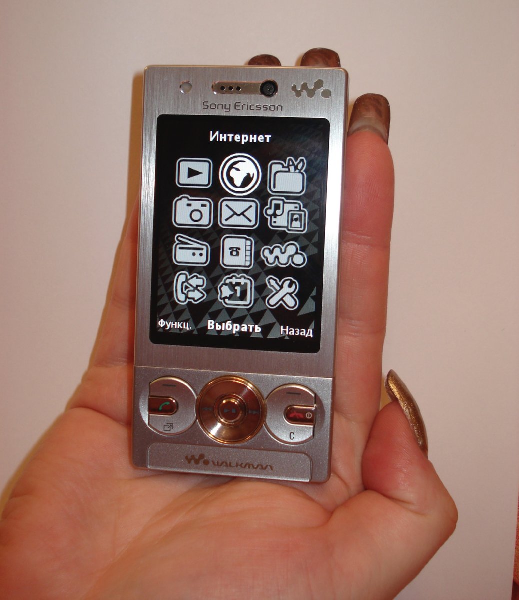Эксклюзив! Обзор Sony Ericsson W705 - музыкальный слайдер в стальном корпусе