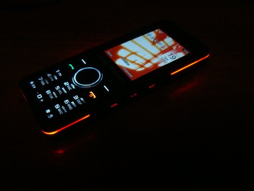 Samsung M7500 Emporio ARMANI Night Effect         !