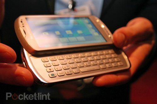 sony-ericsson-xperia-pro-qwerty-5