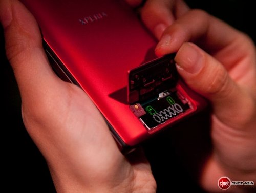 Sony-Xperia-ZL-Android-Jelly-Bean-red-version-2