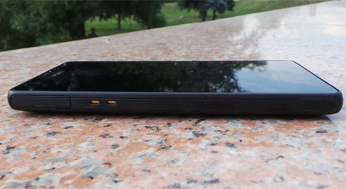  Sony Xperia ZR