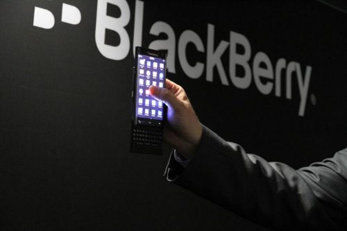 О смартфонах и не только #11: Sony XPERIA с QHD-дисплеем, BlackBerry c Android, сканеры отпечатка пальца и смертельные iPhone