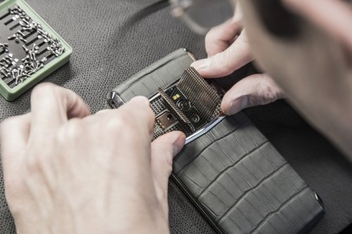 : Vertu New Signature Touch      