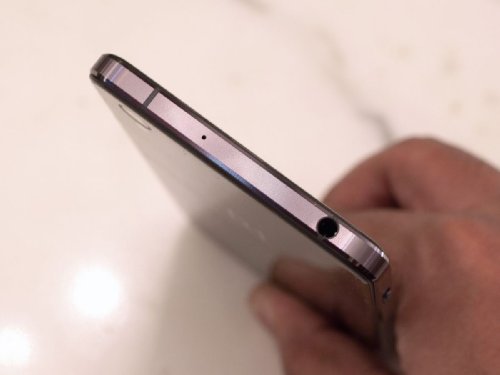 Беглый взгляд на OnePlus X – в полку середнячков прибыло!