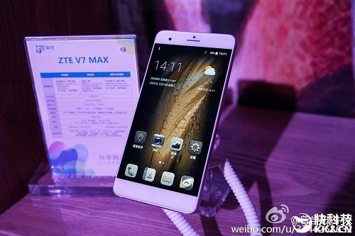 : ZTE V7 Max    5,5- AMOLED-