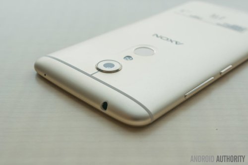 : ZTE Axon 7  