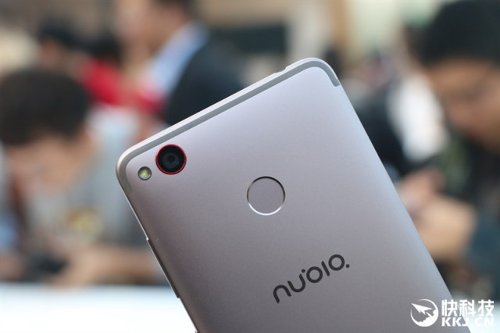 : ZTE Nubia Z11 Mini S   23    4  