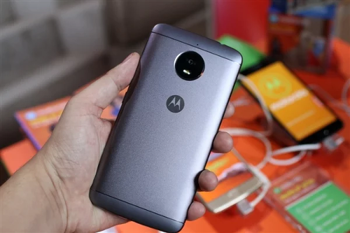 :    Moto E5, E5 Play, E5 Plus