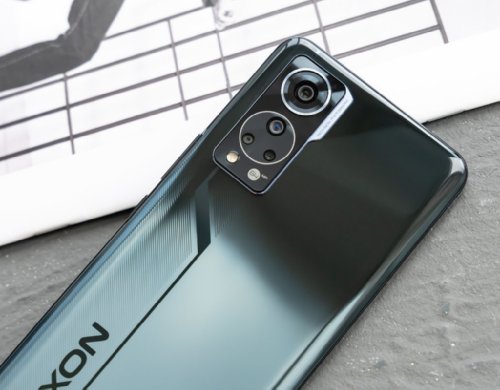 : ZTE Axon 30      