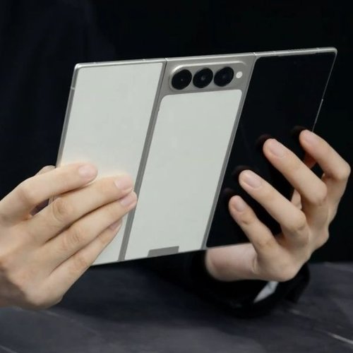 : Tecno   Phantom Ultimate G Fold 