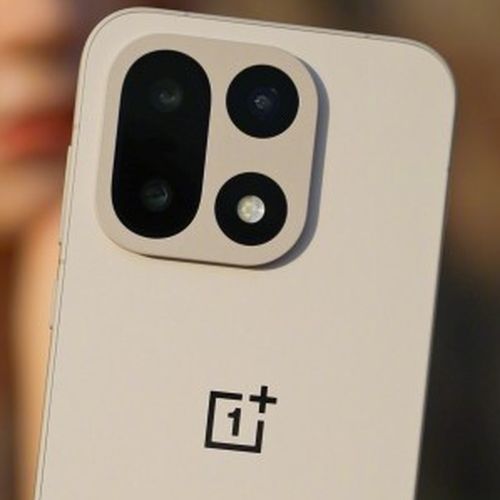 :     OnePlus 15  Realme GT 8 Pro