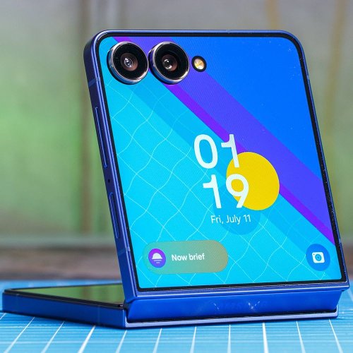 : Samsung   Galaxy Z Flip 8   