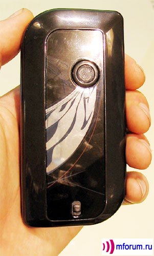 Nokia 7610.