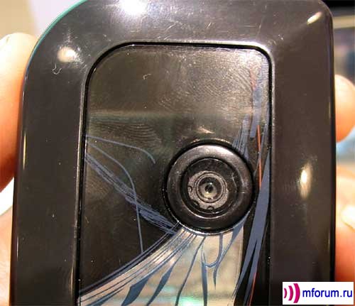 Nokia 7610.