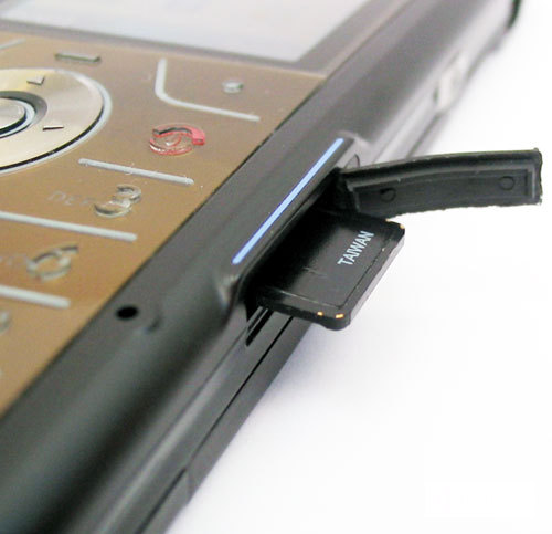    Motorola SLVR L7:   