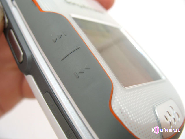    Sony Ericsson W710i