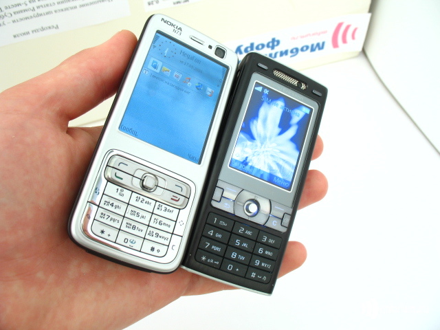 Nokia N73  Sony Ericsson K800i