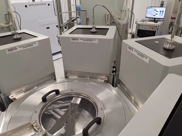 фрагмент кластерной установки ПХО (плазмо-химического осаждения)