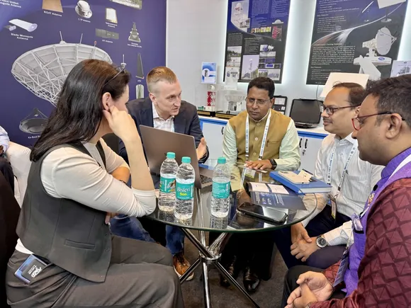 �������� &laquo;50�� ���.&raquo; ����������� ����������� ��������� ��� ������������������� �������������� &mdash; 50ohm Tech Circuit Studio ��  ������������� ����������� IEEE MAPCON 2025